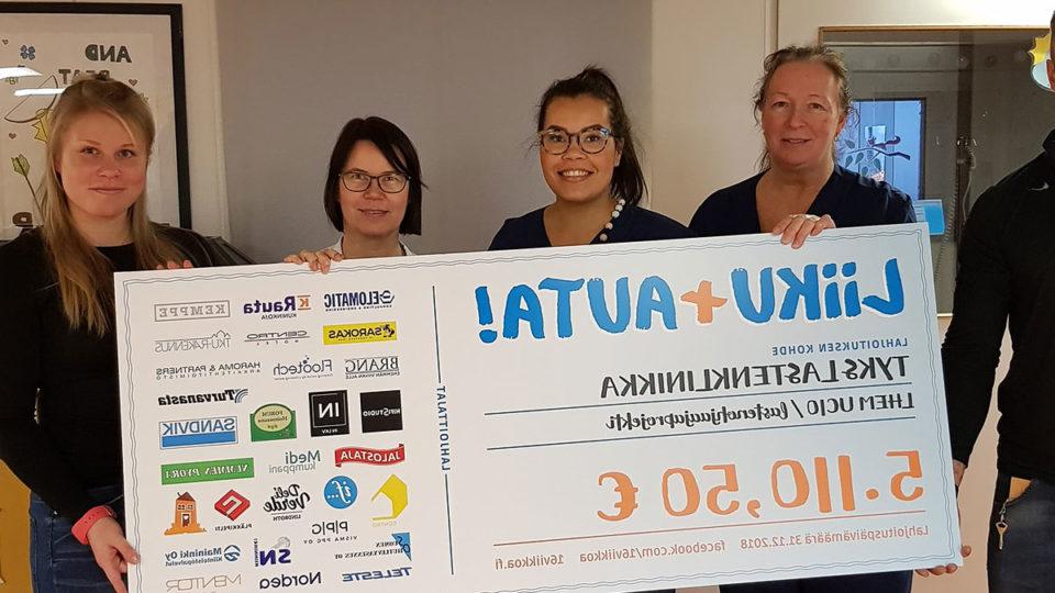 电话estians donating for Liiku & Auta campaign